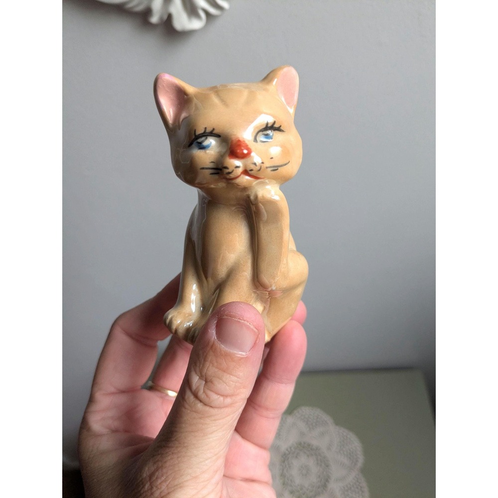 Vintage Ceramic Cat Figurine Made in China Beige Kitten Blue Eyes Cute